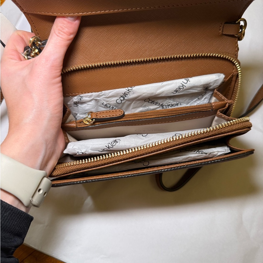 Calvin Klein Crossbody Bag - Picture 5 of 8